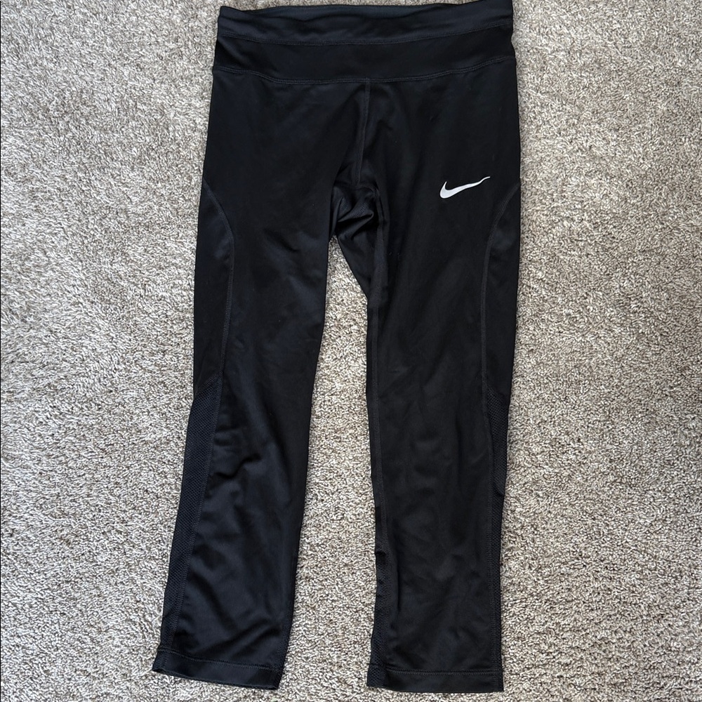 Nike Woman’s Small Black Cropped running tights/leggings